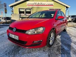 Röd Begagnad 2013 VW Golf VII Halvkombi | 94 900 kr (Marknadspris)