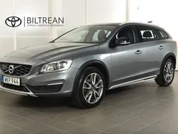 Grå Begagnad 2018 Volvo V60 CC Standard Kombi | 219 900 kr (Marknadspris)