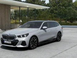 Grå Begagnad 2024 BMW 530e Efficient Dynamics Kombi | 859 900 kr