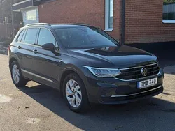 Grå Begagnad 2022 VW Tiguan SUV | 300 000 kr (Marknadspris)