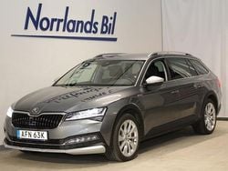 Grå (graphite grey metallic) Begagnad 2022 Skoda Superb Kombi | 329 900 kr (Marknadspris)