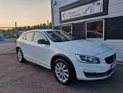 Vit Begagnad 2015 Volvo V60 CC Kombi | 159 900 kr (Marknadspris)
