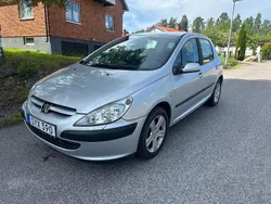 Ljusgrå Begagnad 2001 Peugeot 307 Halvkombi | 15 800 kr (Marknadspris)