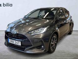 Grå Begagnad 2025 Toyota Yaris Hybrid Halvkombi | 279 900 kr