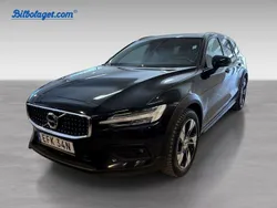 Svart Begagnad 2022 Volvo V60 CC Kombi | 299 000 kr (Marknadspris)