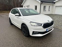 Vit Begagnad 2022 Skoda Fabia Halvkombi | 138 500 kr