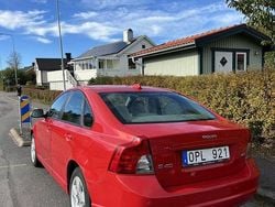 Röd Begagnad 2008 Volvo S40 Momentum Sedan | 18 000 kr (Marknadspris)