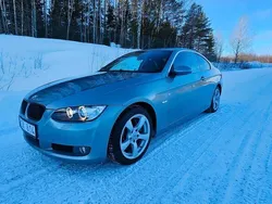 Grå Begagnad 2007 BMW 330 Comfort Edition Sportkupé | 138 900 kr (Marknadspris)