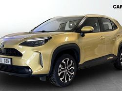 Gul (yellow) Begagnad 2022 Toyota Yaris Hybrid Active Halvkombi | 239 900 kr (Dyr)