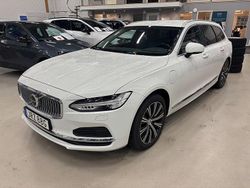 Vit Begagnad 2022 Volvo V90 Momentum Kombi | 315 000 kr (Marknadspris)