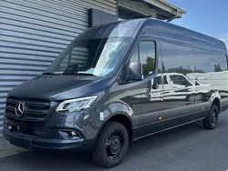 Mörkgrå (tenoritgrå metallic) Begagnad 2025 Mercedes Sprinter Van | 748 750 kr