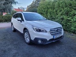 Vit Begagnad 2015 Subaru Outback SUV | 85 000 kr (Marknadspris)