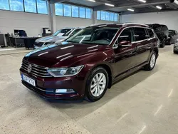 Mörkröd Begagnad 2016 VW Passat Kombi | 139 900 kr (Marknadspris)