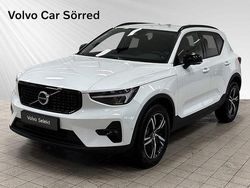 Vit Begagnad 2024 Volvo XC40 Plus SUV | 399 900 kr (Marknadspris)