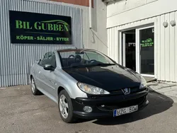 Ljusgrå (grå) Begagnad 2004 Peugeot 206 CC Cab | 24 999 kr (Marknadspris)