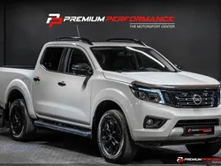 Vit (pearl white metallic) Begagnad 2019 Nissan Navara 360º Pickup | 339 800 kr (Lite dyr)