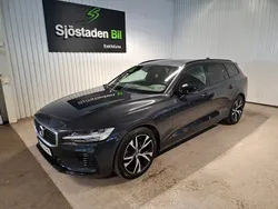Grå Begagnad 2020 Volvo V60 R-Design Kombi | 379 900 kr (Marknadspris)