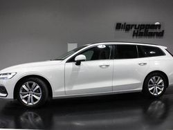 Vit Begagnad 2020 Volvo V60 Momentum Kombi | 229 900 kr (Marknadspris)
