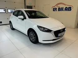 Vit Begagnad 2020 Mazda 2 Halvkombi | 159 900 kr (Lite dyr)