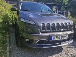 Grå Begagnad 2016 Jeep Cherokee SUV | 185 000 kr (Marknadspris)
