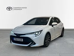 Vit Begagnad 2022 Toyota Corolla Style Halvkombi | 234 900 kr (Marknadspris)