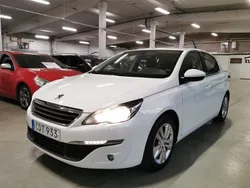 Vit Begagnad 2016 Peugeot 308 Active Halvkombi | 89 900 kr (Marknadspris)
