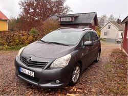 Grå Begagnad 2010 Toyota Verso Minibuss | 45 000 kr (Lite dyr)