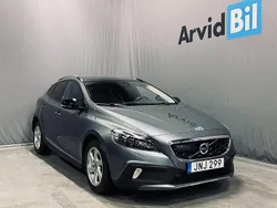 Grå Begagnad 2014 Volvo V40 CC Kombi | 174 700 kr (Marknadspris)