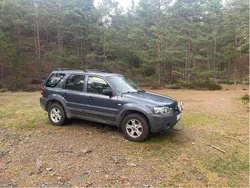 Blå Begagnad 2005 Ford Maverick SUV | 39 900 kr