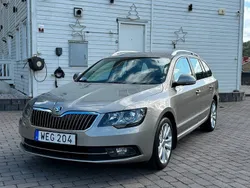Ljusbrun Begagnad 2014 Skoda Superb Ambition Kombi | 89 900 kr (Bra pris)
