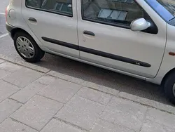 Grå Begagnad 2000 Renault Clio II Halvkombi | 21 000 kr (Marknadspris)