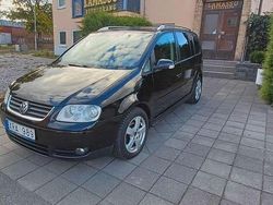 Svart Begagnad 2006 VW Touran Highline Minibuss | 36 000 kr