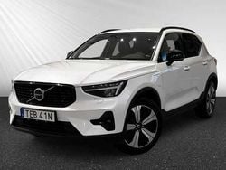 Vit Begagnad 2022 Volvo XC40 Plus SUV | 334 900 kr (Marknadspris)
