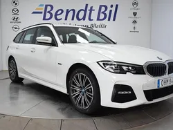 Vit Begagnad 2022 BMW 330e M Sport Kombi | 369 500 kr (Marknadspris)
