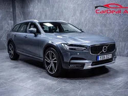 Grå Begagnad 2017 Volvo V90 CC Momentum Kombi | 279 800 kr (Marknadspris)