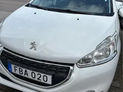Vit Begagnad 2015 Peugeot 208 Halvkombi | 64 990 kr (Marknadspris)
