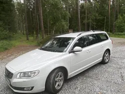 Vit Begagnad 2016 Volvo V70 Momentum Kombi | 143 000 kr (Marknadspris)