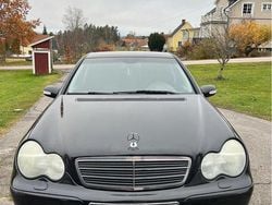 Svart Begagnad 2004 Mercedes C180 Sedan | 28 000 kr (Bra pris)