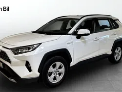 Vit Begagnad 2020 Toyota RAV4 Active SUV | 309 900 kr