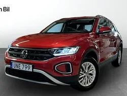 Röd (kings red metallic) Begagnad 2022 VW T-Roc Life SUV | 254 900 kr (Marknadspris)