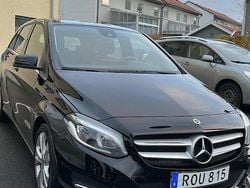 Svart Begagnad 2018 Mercedes B180 Minibuss | 209 900 kr (Marknadspris)