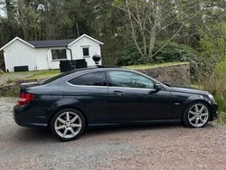 Svart Begagnad 2012 Mercedes C180 AMG Sportkupé | 125 000 kr (Superpris)