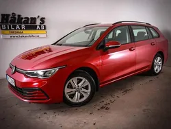 Röd Begagnad 2022 VW Golf VIII Kombi | 269 500 kr (Marknadspris)