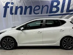 Vit Begagnad 2014 Kia Ceed GT Halvkombi | 109 500 kr (Marknadspris)