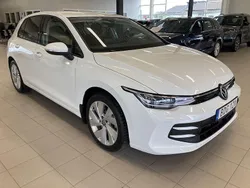Vit (pure white) Begagnad 2024 VW Golf VIII Life Halvkombi | 298 900 kr (Bra pris)