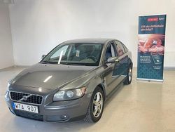 Grå Begagnad 2005 Volvo S40 Kinetic Sedan | 35 800 kr (Marknadspris)