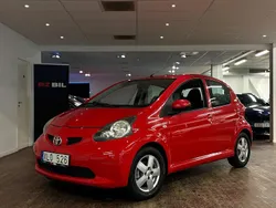 Röd Begagnad 2005 Toyota Aygo Halvkombi | 29 900 kr (Marknadspris)