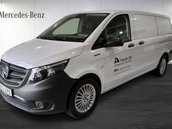Vit (white) Begagnad 2023 Mercedes e-Vito Minibuss | 574 875 kr (Marknadspris)