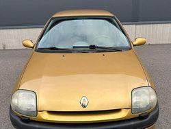 Gul Begagnad 2000 Renault Clio II Halvkombi | 15 500 kr (Marknadspris)