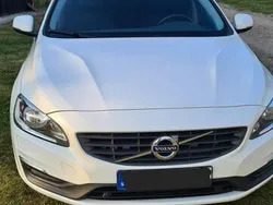 Vit Begagnad 2018 Volvo V60 Kinetic Kombi | 164 900 kr (Marknadspris)